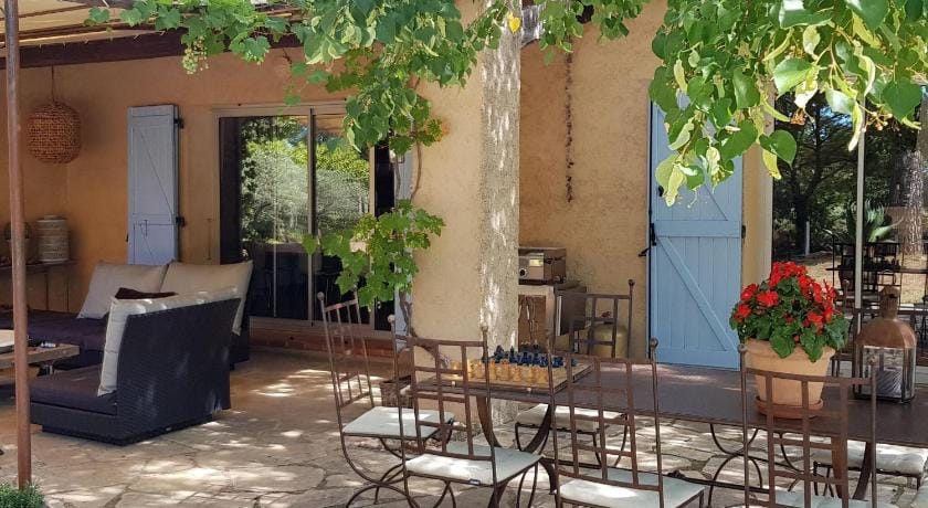 Very attractive detached villa with swimming pool Villa in Aups