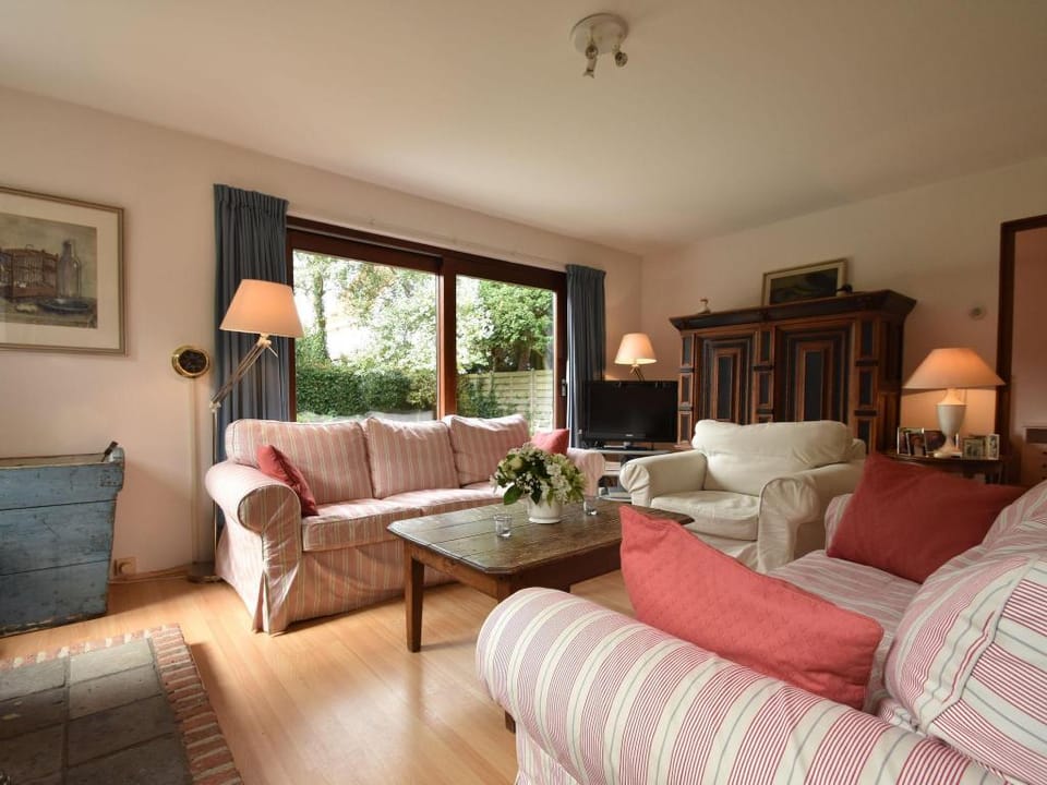 Holiday Home in Bergen aan Zee with Terrace Vacation rental in Bergen aan Zee
