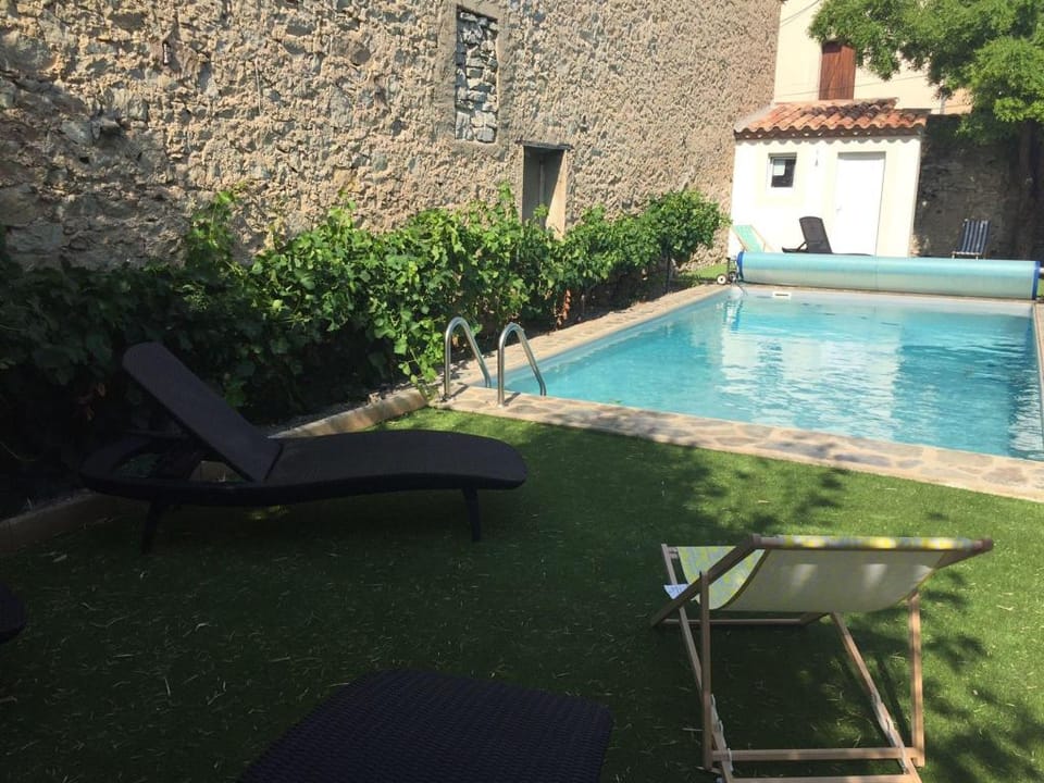 Villa in Olonzac with Pool near Lac du Jouarres Villa in Occitanie