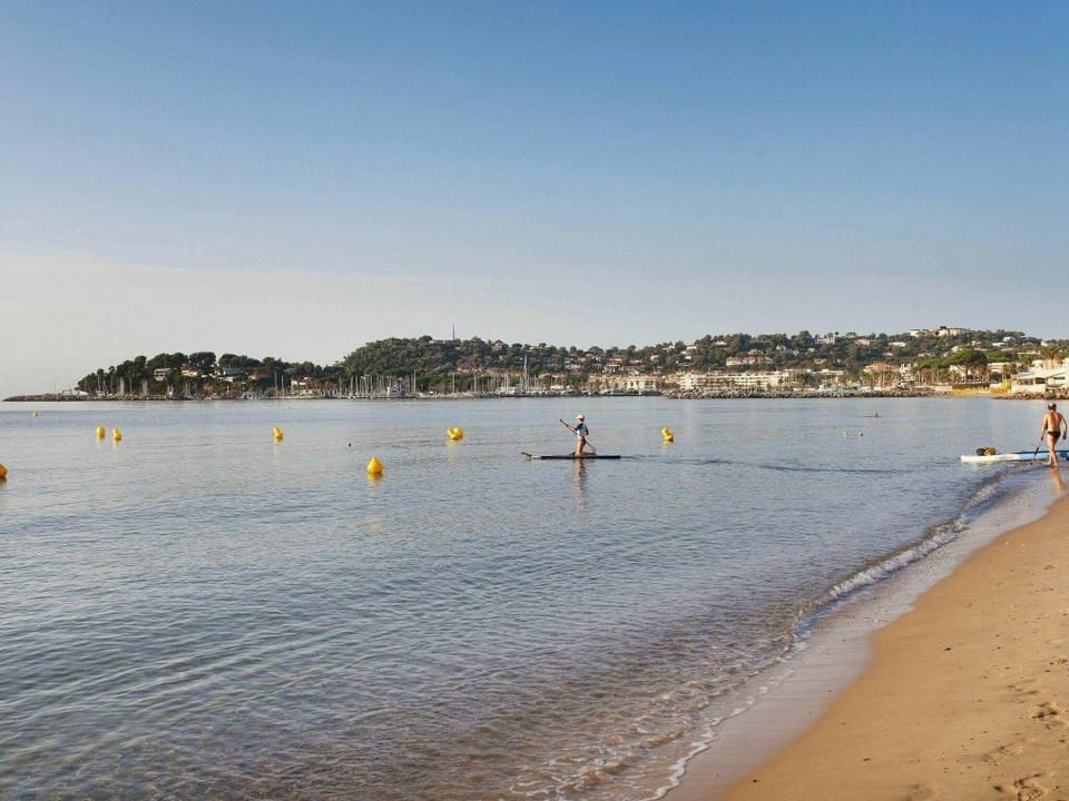 Modern Coastal Escape Apartment in Cavalaire-sur-Mer