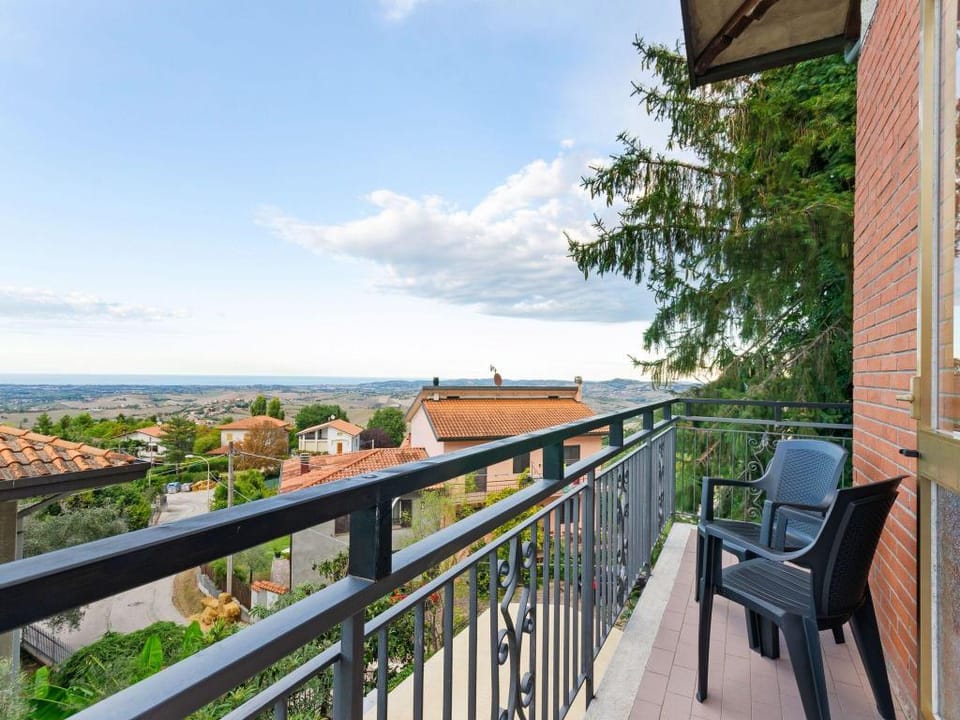 Belvilla by OYO Pleasant Apartment with Courtyard Apartment in Marche