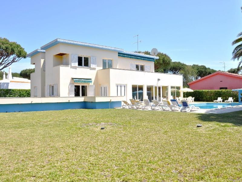 Villa in Vilamoura with Private Pool  BBQ Villa in Quarteira