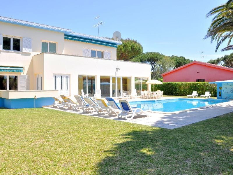 Villa in Vilamoura with Private Pool  BBQ Villa in Quarteira