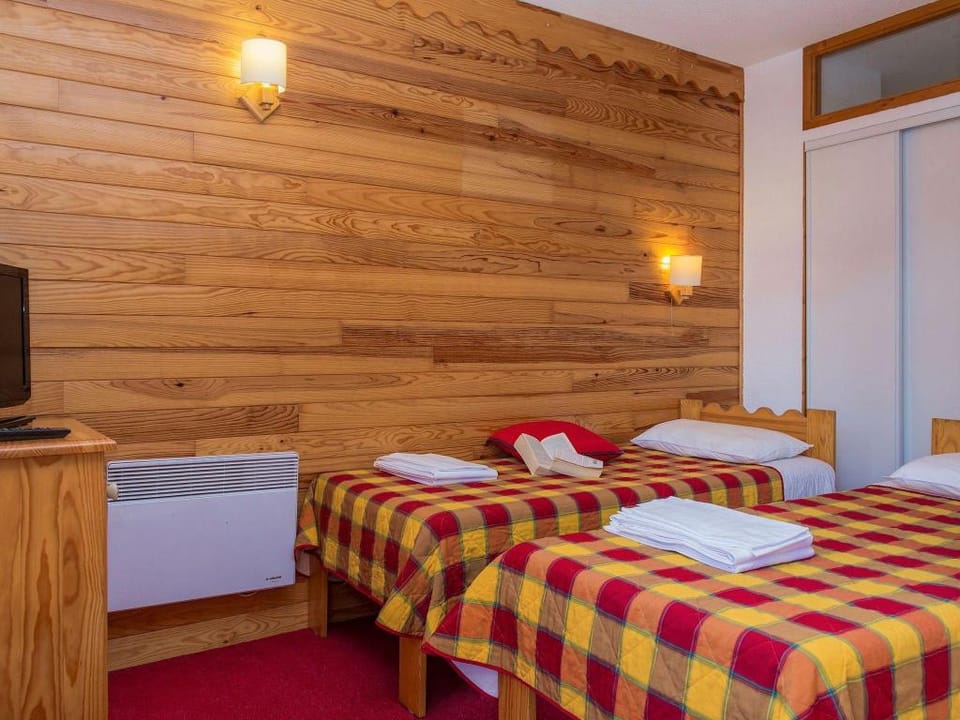 Chalet in France with Balcony and Natural Charm Apartment in Auvergne-Rhône-Alpes
