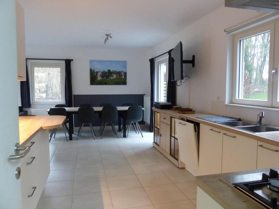 New house on the edge of a large forest, large garden,very quiet, beautiful area Vacation rental in Wallonia, Belgium