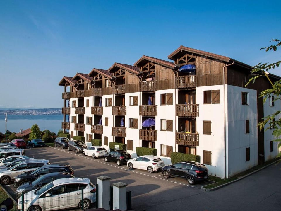 Chalet Apartment by Lake Geneva, Evian Apartment in Évian-les-Bains
