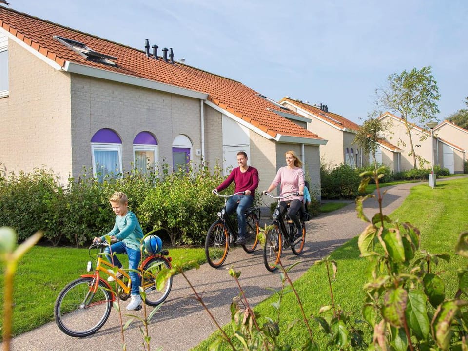 Modern Bungalow in Zeeland with Garden Vacation rental in Noordwelle