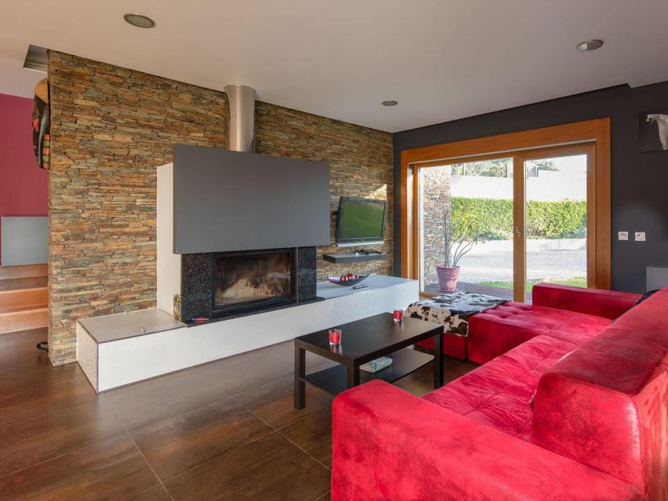 Lovely holiday home with garden Vacation rental in Viana do Castelo District