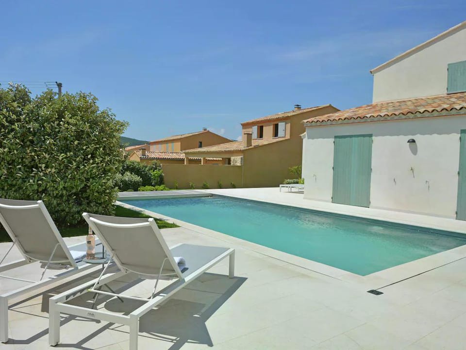 Villa in Malaucene with Heated Pool Villa in Malaucène