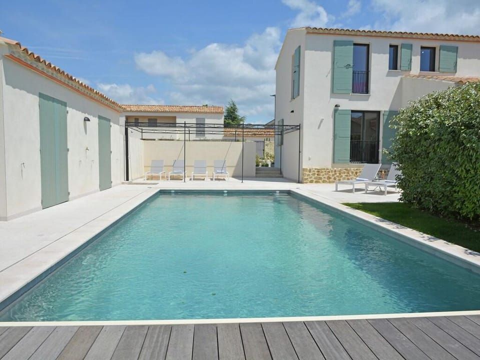 Villa in Malaucene with Heated Pool Villa in Malaucène