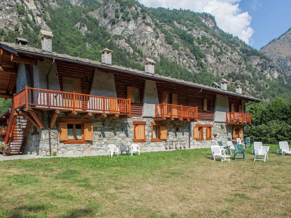 Pet-Friendly Mountain Escape Apartment in Torgnon