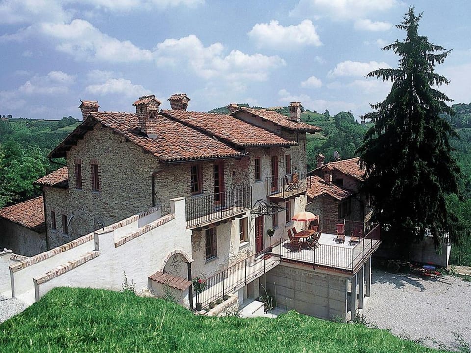 Mansion in Langhe Hills with Pool Vacation rental in Liguria