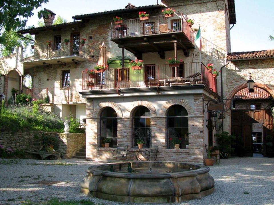 Mansion in Langhe Hills with Pool Vacation rental in Liguria