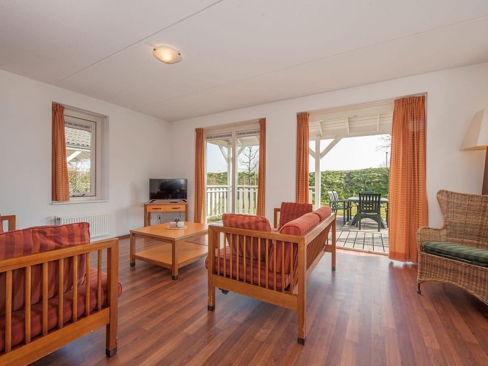 Country House in AquaStaete with Garden Vacation rental in Bruinisse