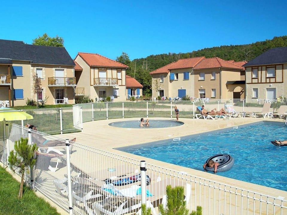 Apartment in France with Pool Views Vacation rental in Montignac