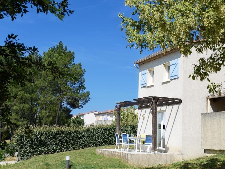 Apartment in Hilltop Setting Apartment in Vallon-Pont-d'Arc
