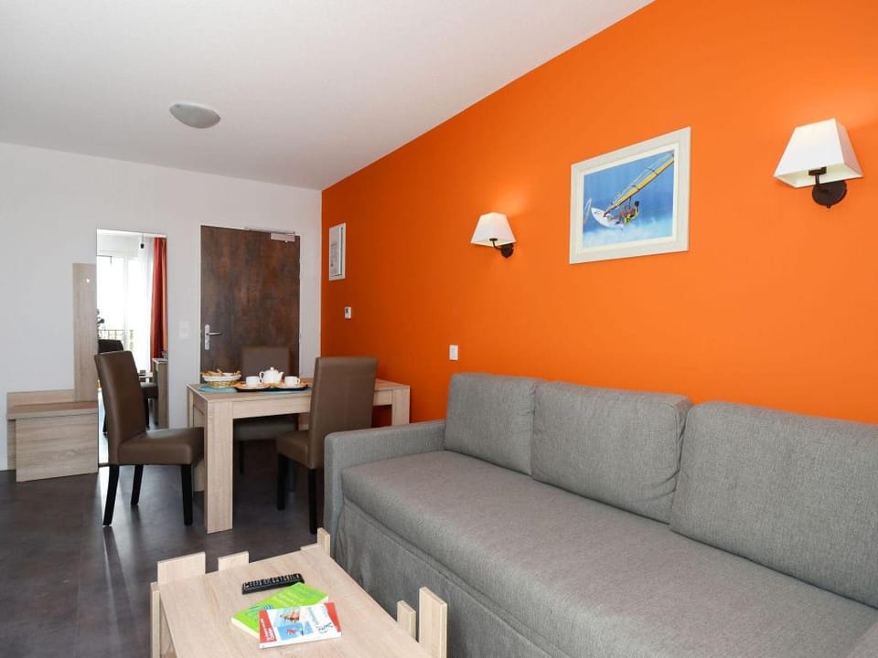 Beach Apartment w Balcony Apartment in Occitanie