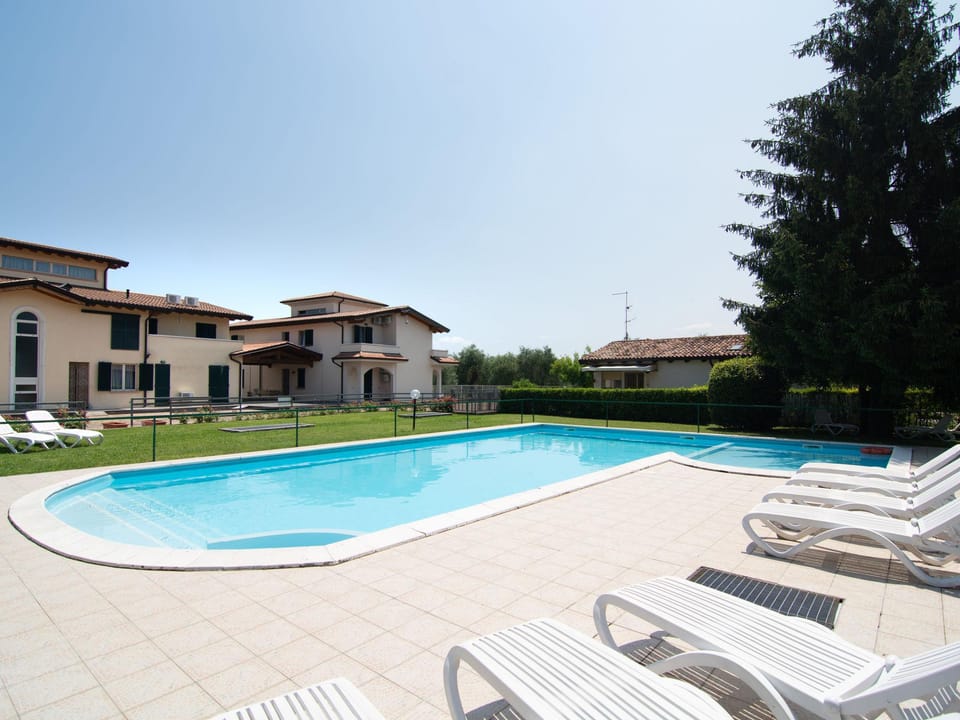 Modern Salo Flat with Pool Apartment in Lake Garda
