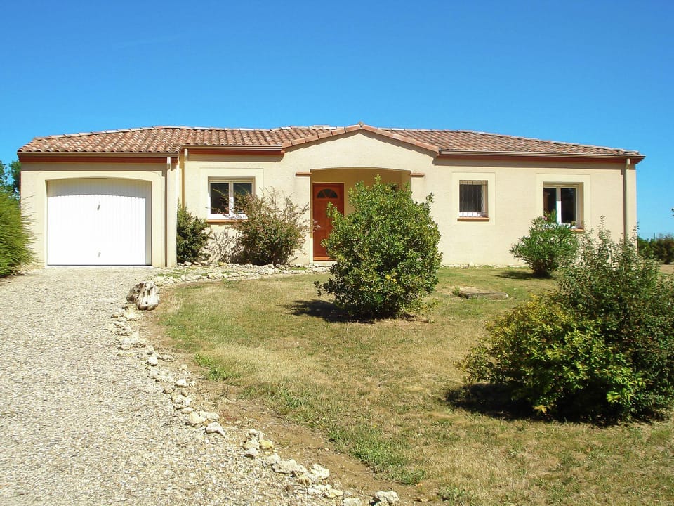 Stunning villa in Nouvelle-Aquitaine w/  Villa in Occitanie