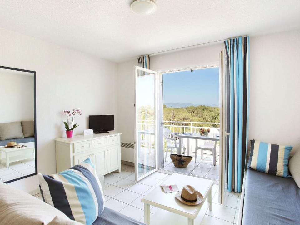 Spacious Apt Near the Beach Apartment in Roquebrune-sur-Argens