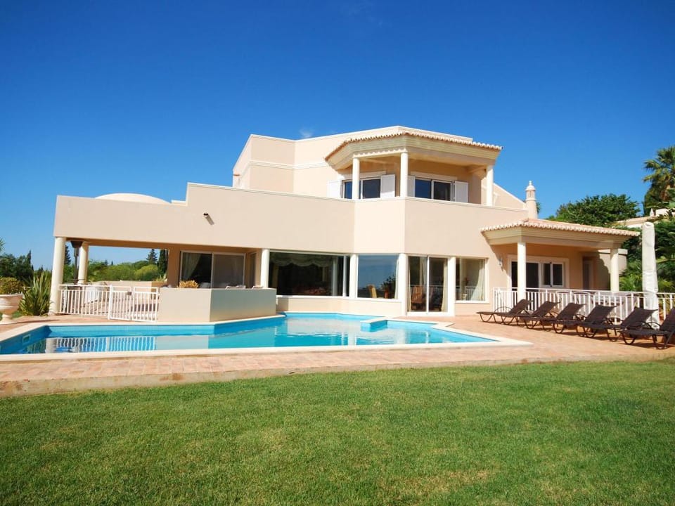 Lavish Villa with Private Swimming Pool Villa in Guia