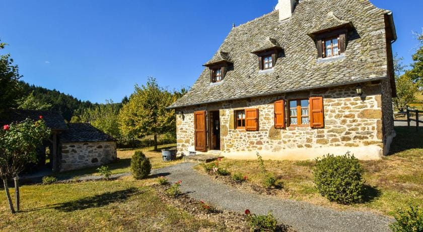 Calvinet Retreat for Six Guests Vacation rental in Auvergne-Rhône-Alpes