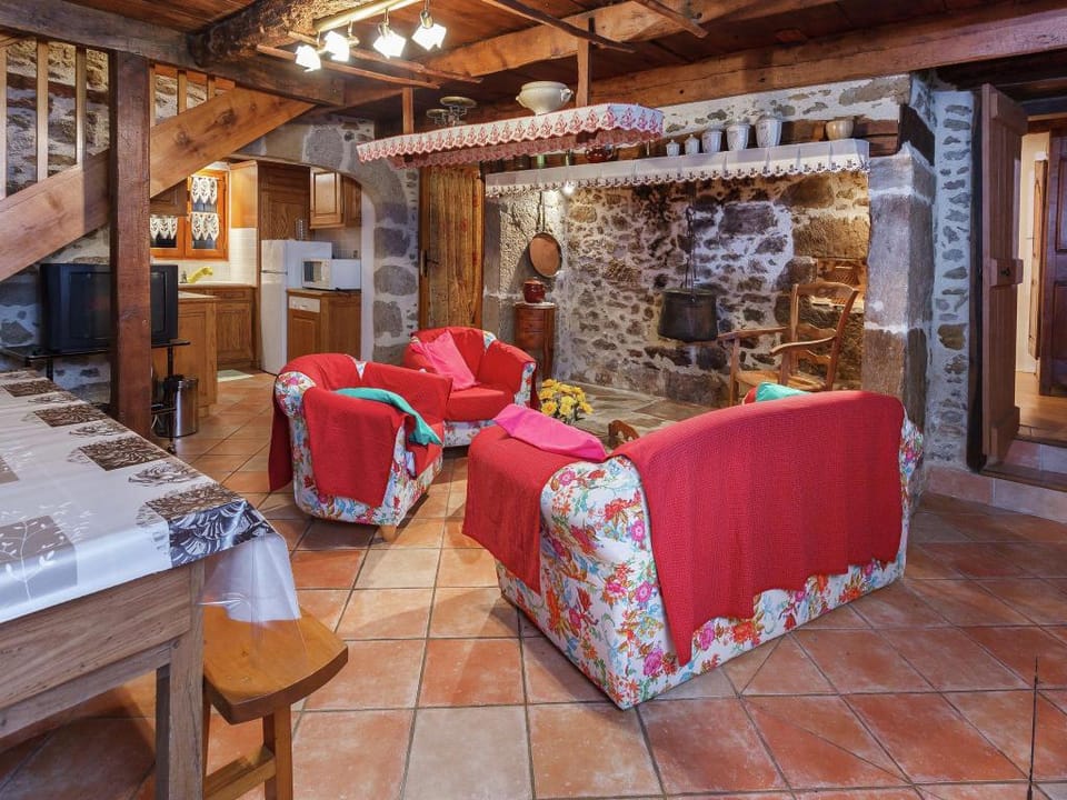 Calvinet Retreat for Six Guests Vacation rental in Auvergne-Rhône-Alpes