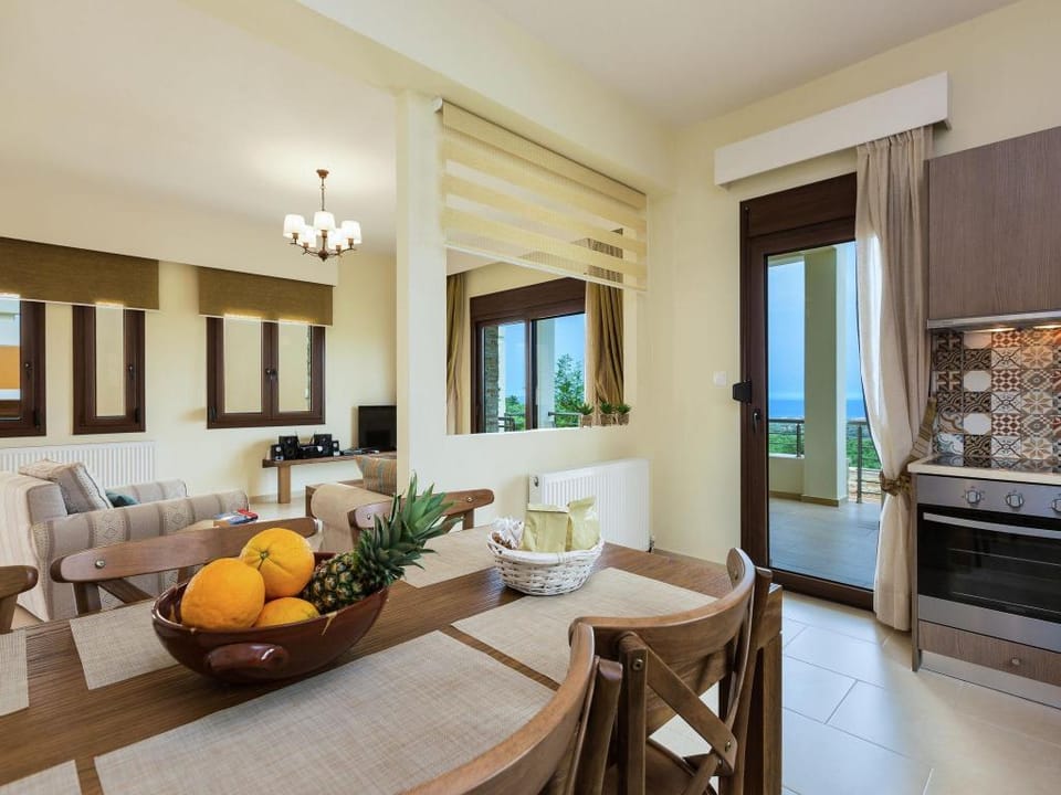 New villa with private pool, privacy, near sea and Arkadi monastery on NW coast Hotel in Crete