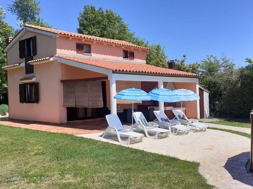 Charming Pool Home Near Pula Vacation rental in Pula