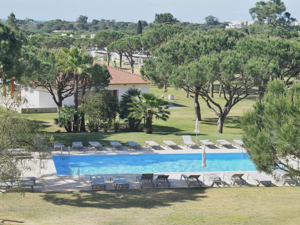 Sunny Balcony Apartment and Pool Apartment in Quarteira