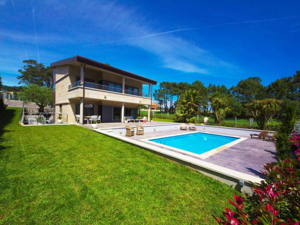 Villa in Sanxenxo with Sea View  Pool Vacation rental in O Morrazo