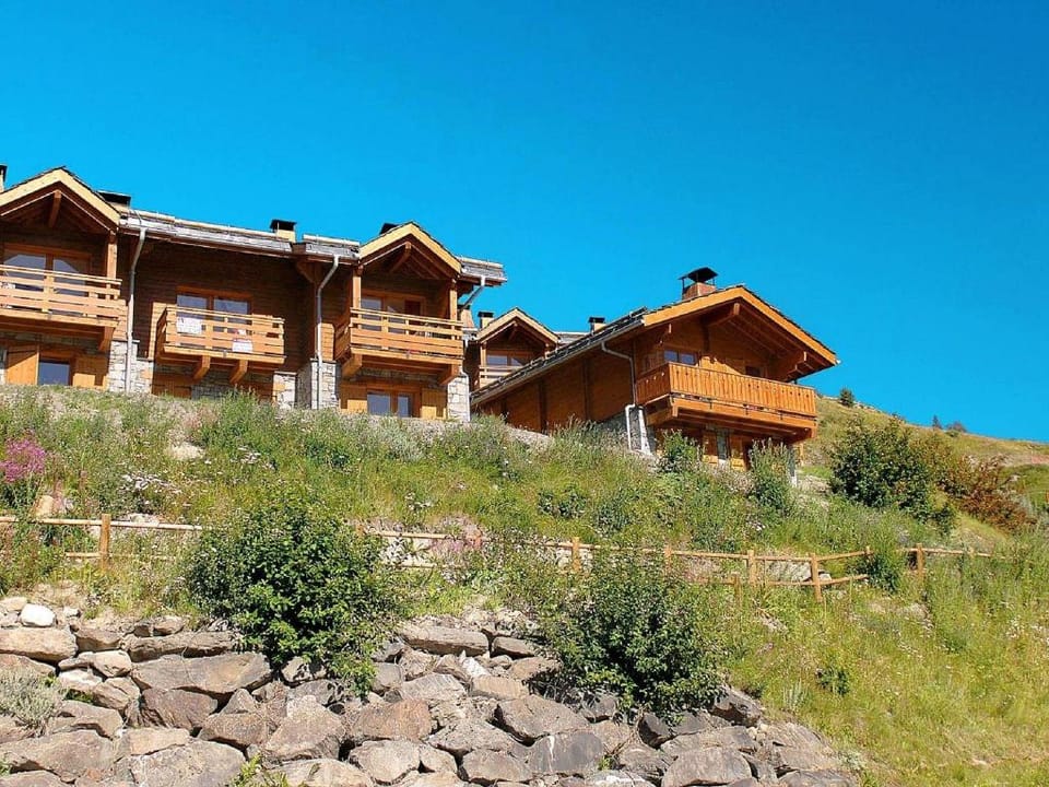 Rustic apartment with dishwasher in Valmeinie Vacation rental in Auvergne-Rhône-Alpes