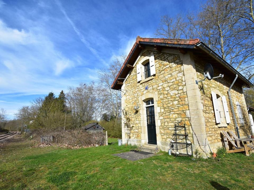 Cottage in France with Garden near Lake Vacation rental in Bourgogne-Franche-Comté