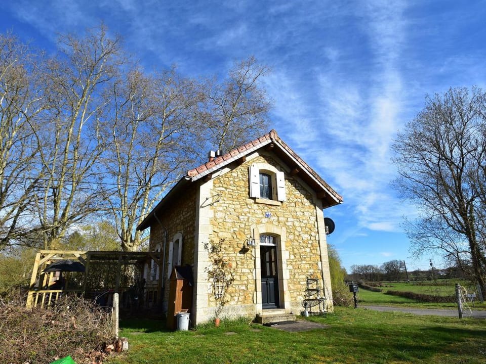 Cottage in France with Garden near Lake Vacation rental in Bourgogne-Franche-Comté