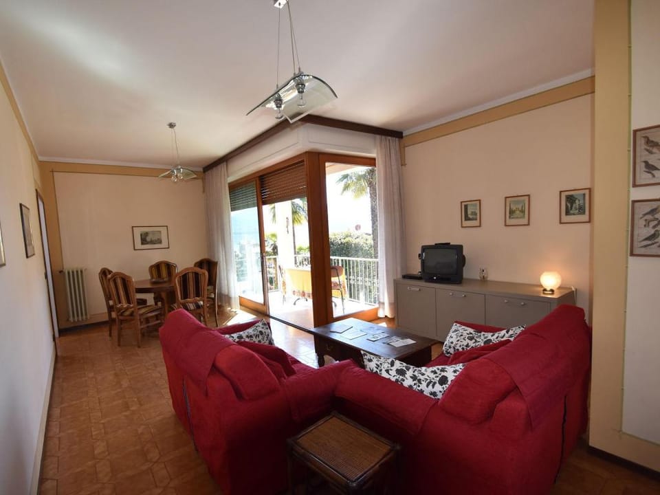 Spacious Retreat in Cannero Apartment in Cannero Riviera
