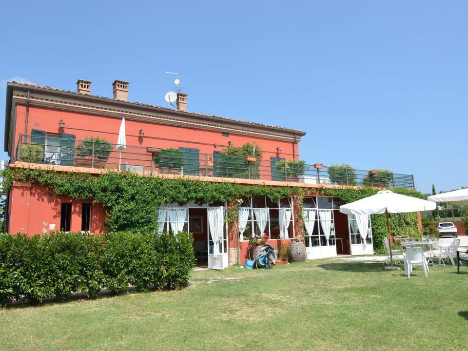 Apartment Amidst Vineyards  Blue Skies Apartment in Marche