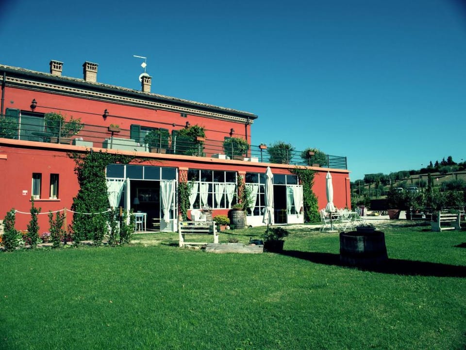 Apartment Amidst Vineyards  Blue Skies Apartment in Marche