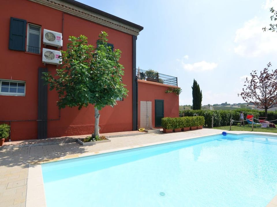 Apartment Amidst Vineyards  Blue Skies Apartment in Marche