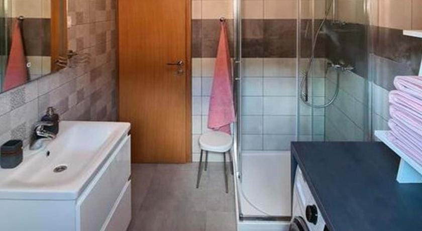 Stunning apartment in Zadarska županija w/  Apartment in Zadar County