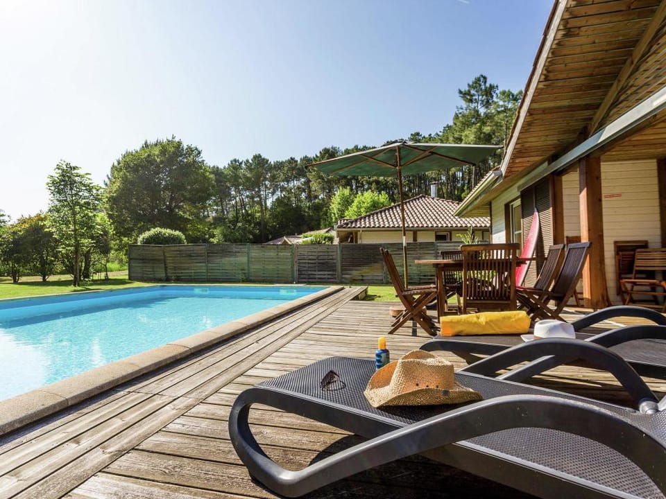 Modern Moliets Villa w Pool Villa in Moliets-et-Maa