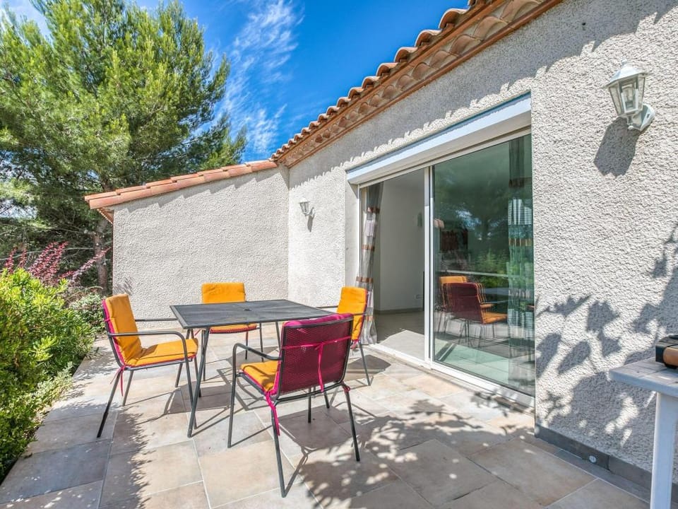Spacious villa with pool in Le Canet Villa in Occitanie
