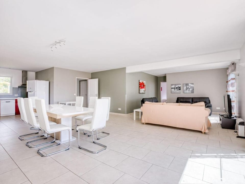 Spacious villa with pool in Le Canet Villa in Occitanie