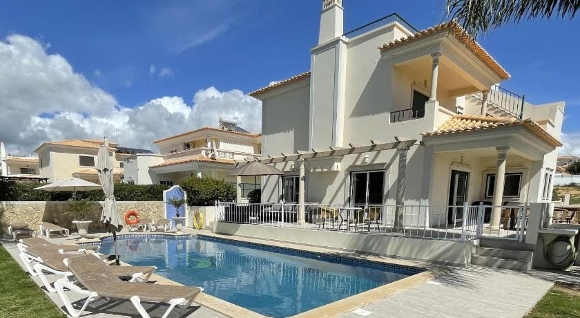 Luxury villa in Albufeira with heated private pool Villa in Guia