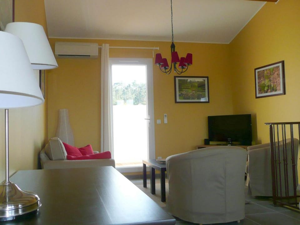 Montbrun Vineyard Escape Villa in Occitanie