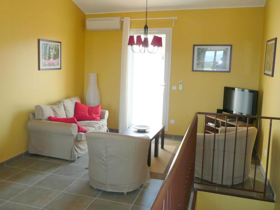 Montbrun Vineyard Escape Villa in Occitanie