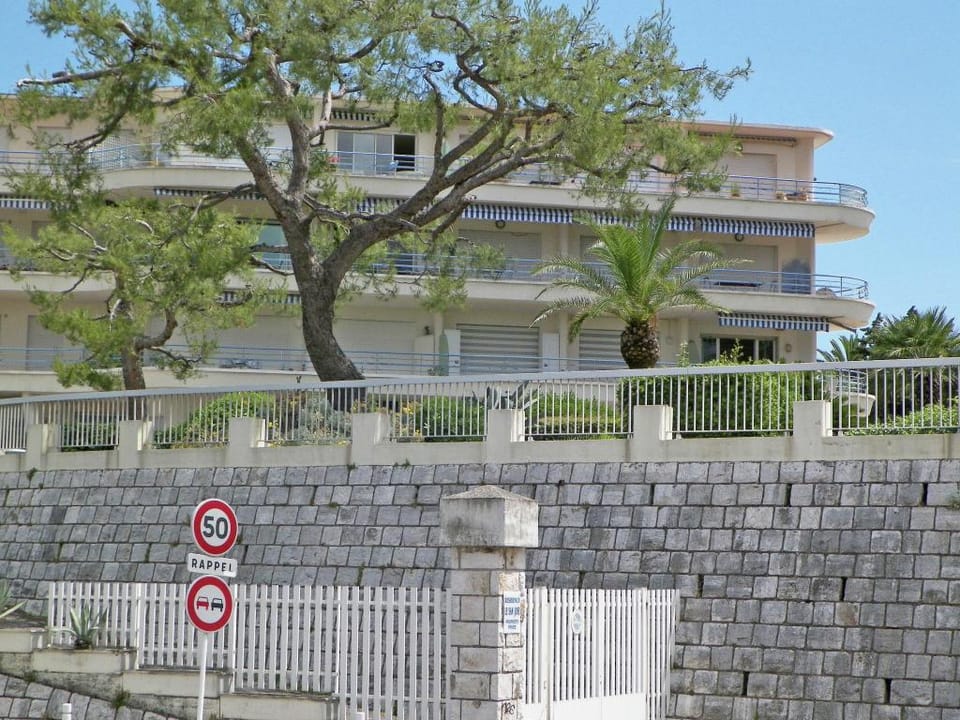 Contemporary Apartment in Antibes with Terrace Apartment in Antibes