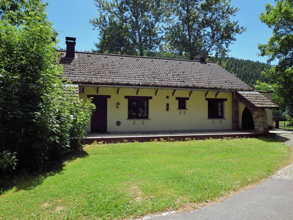 Ardennes villa with riverside garden and views Vacation rental in Wallonia, Belgium