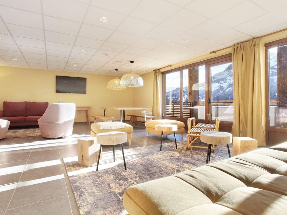 Chalet in Praroustan with Stunning Mountain Views Vacation rental in Uvernet-Fours