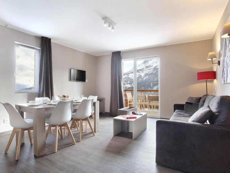 Chalet in Praroustan with Stunning Mountain Views Vacation rental in Uvernet-Fours
