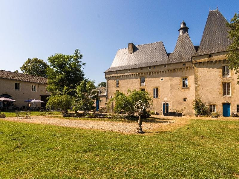 Castle Apartment in Chaleix near Forest Villa in Nouvelle-Aquitaine